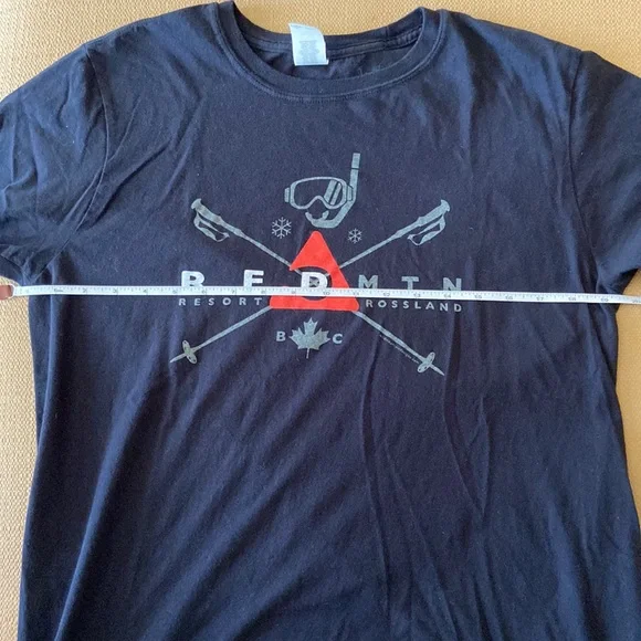 Men’s Gildan Soft Style Canadian Red Mountain Resort Rosasland BC. Size medium. - Picture 9 of 10